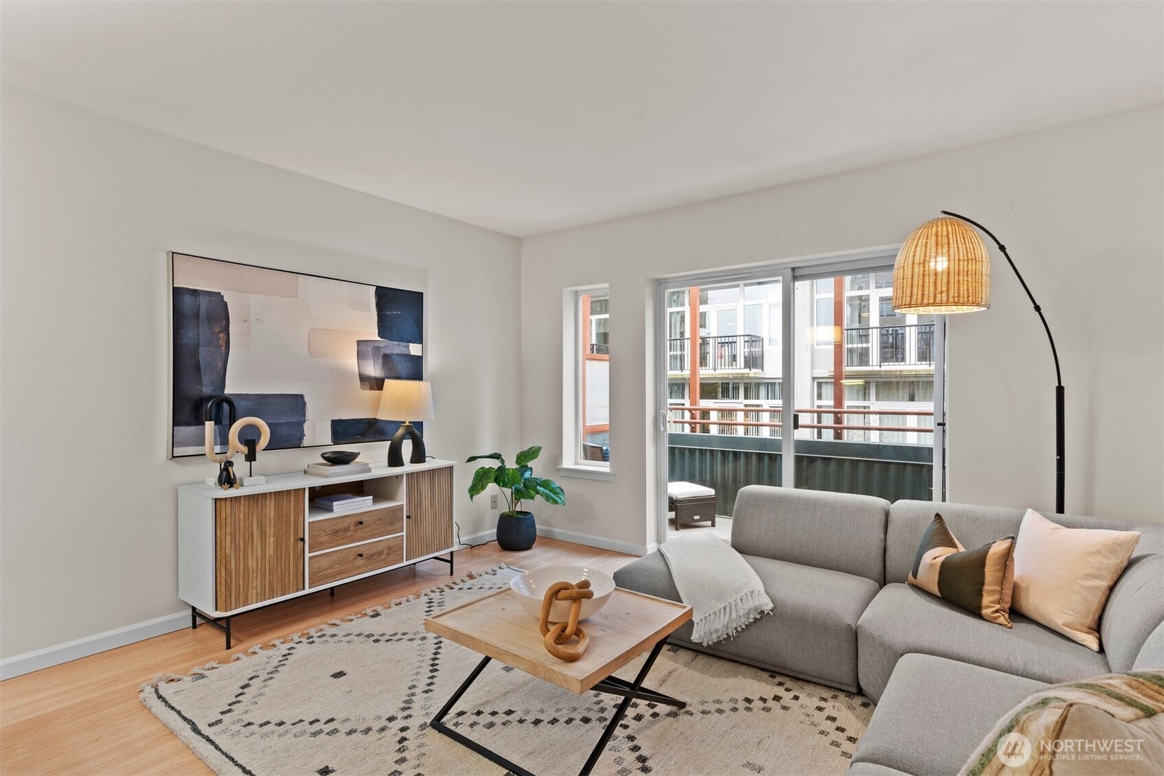 2717 Western Avenue Unit: 624