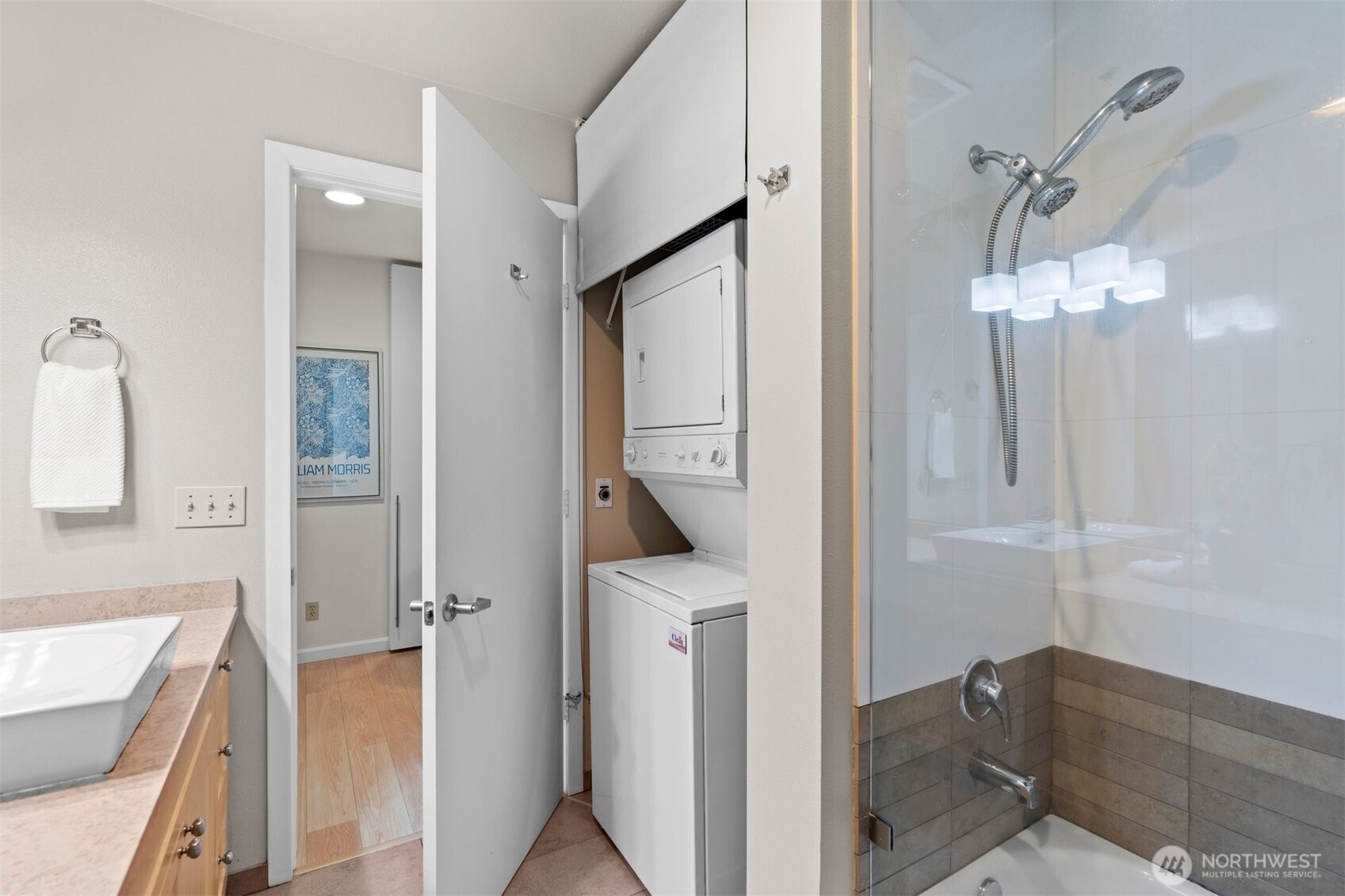 2717 Western Avenue Unit: 624