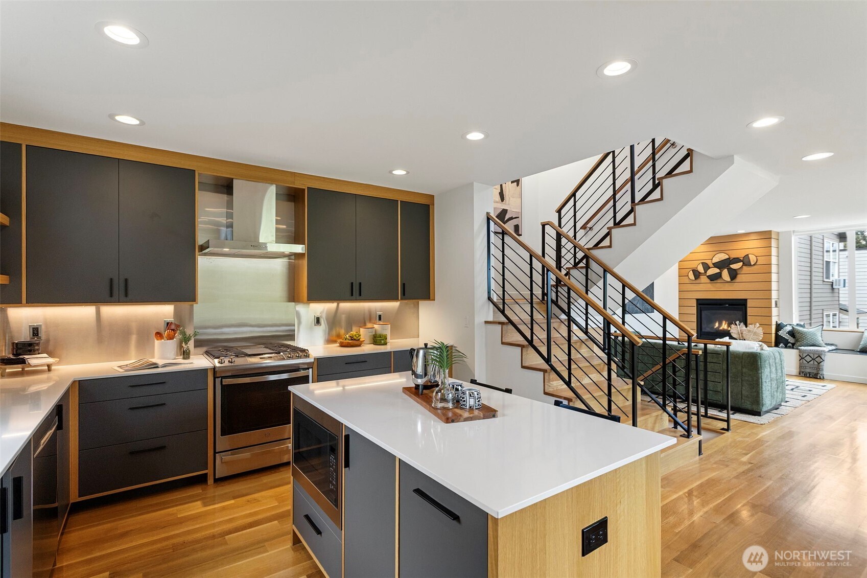 2314 Thorndyke Avenue W Unit: E