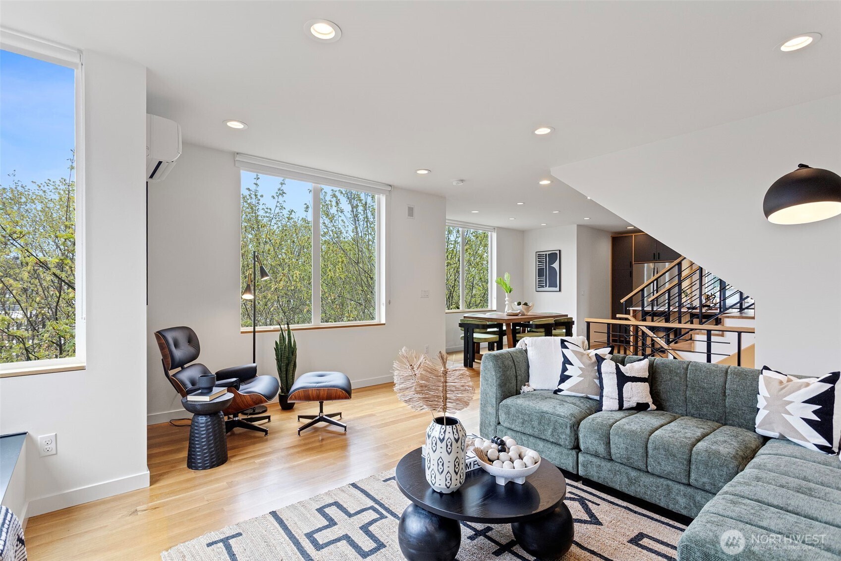 2314 Thorndyke Avenue W Unit: E