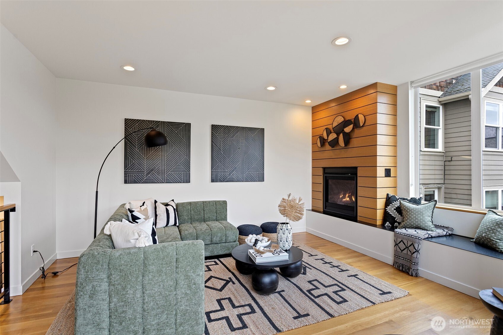2314 Thorndyke Avenue W Unit: E