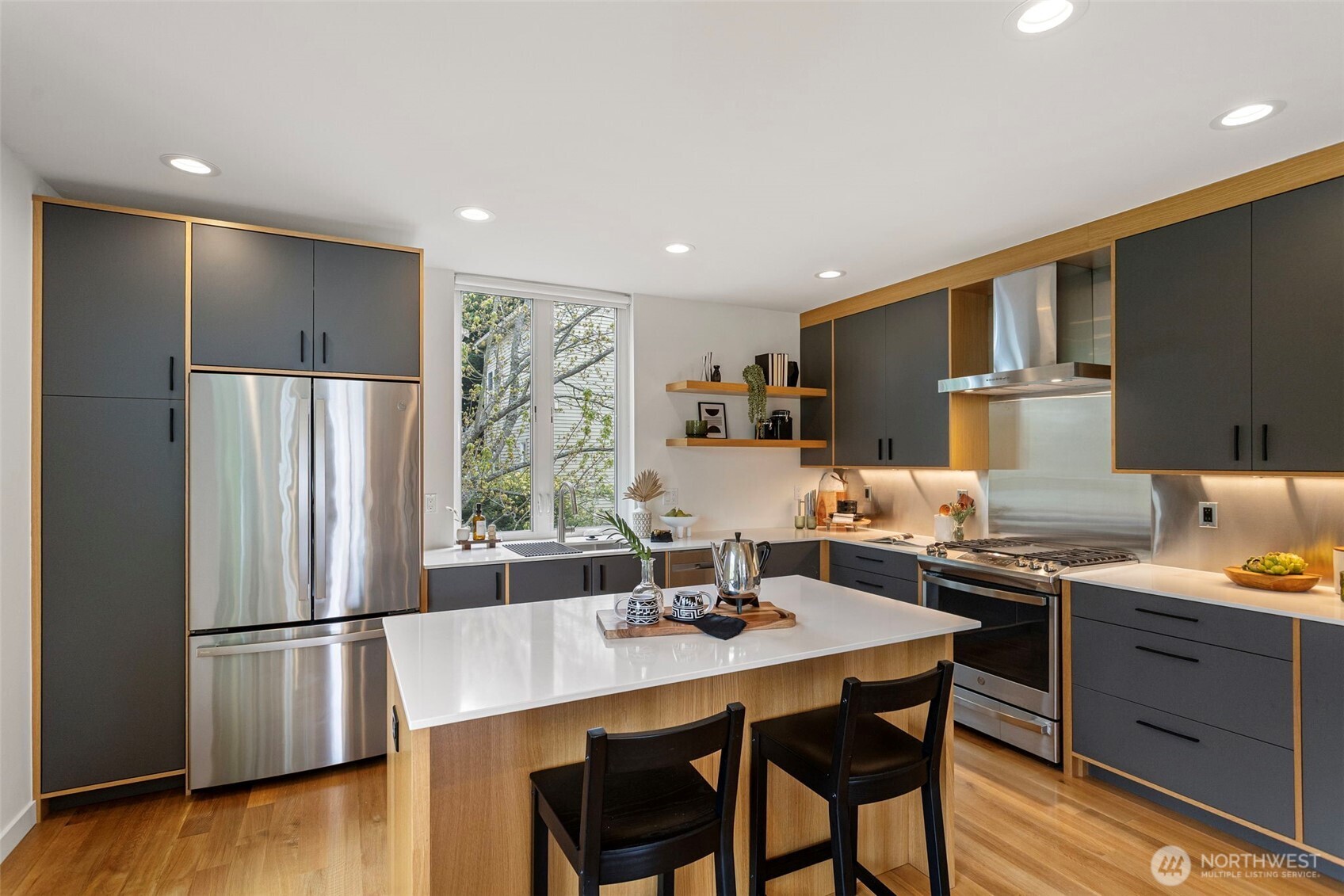 2314 Thorndyke Avenue W Unit: E