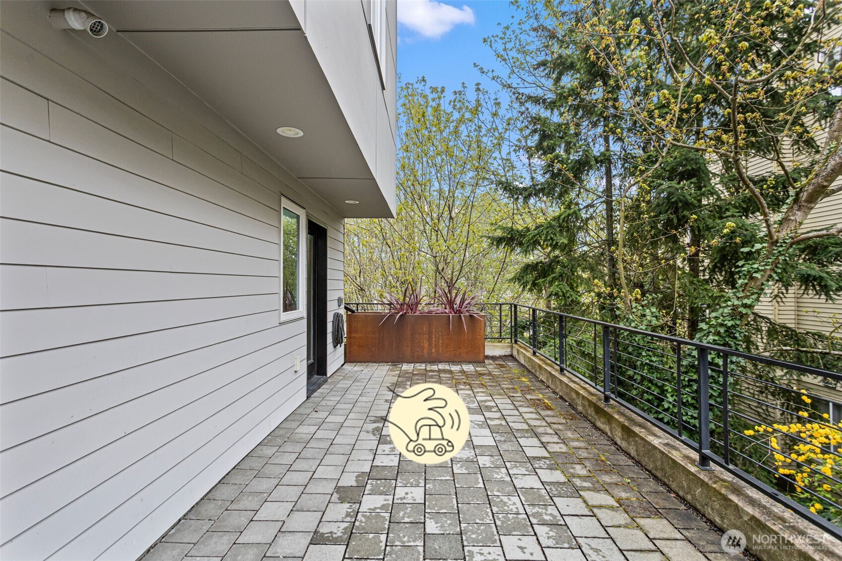 2314 Thorndyke Avenue W Unit: E