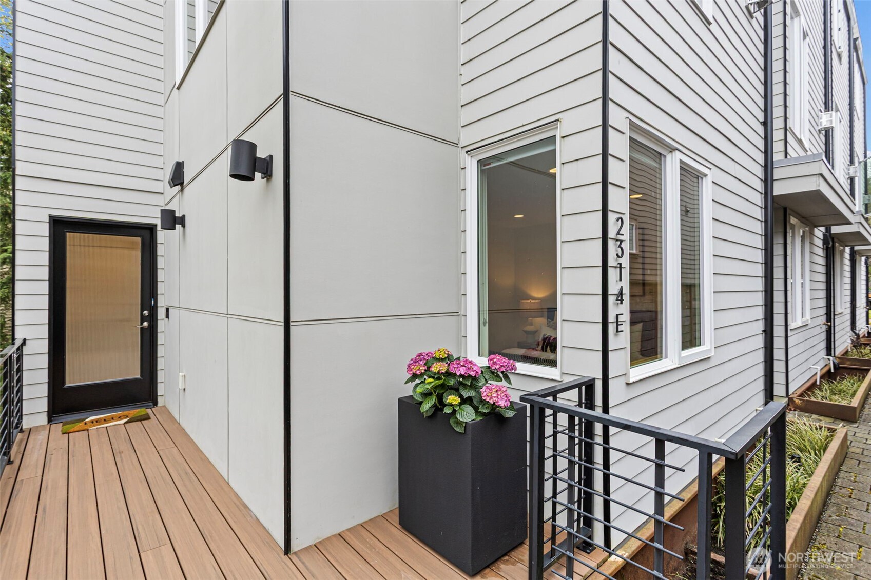 2314 Thorndyke Avenue W Unit: E
