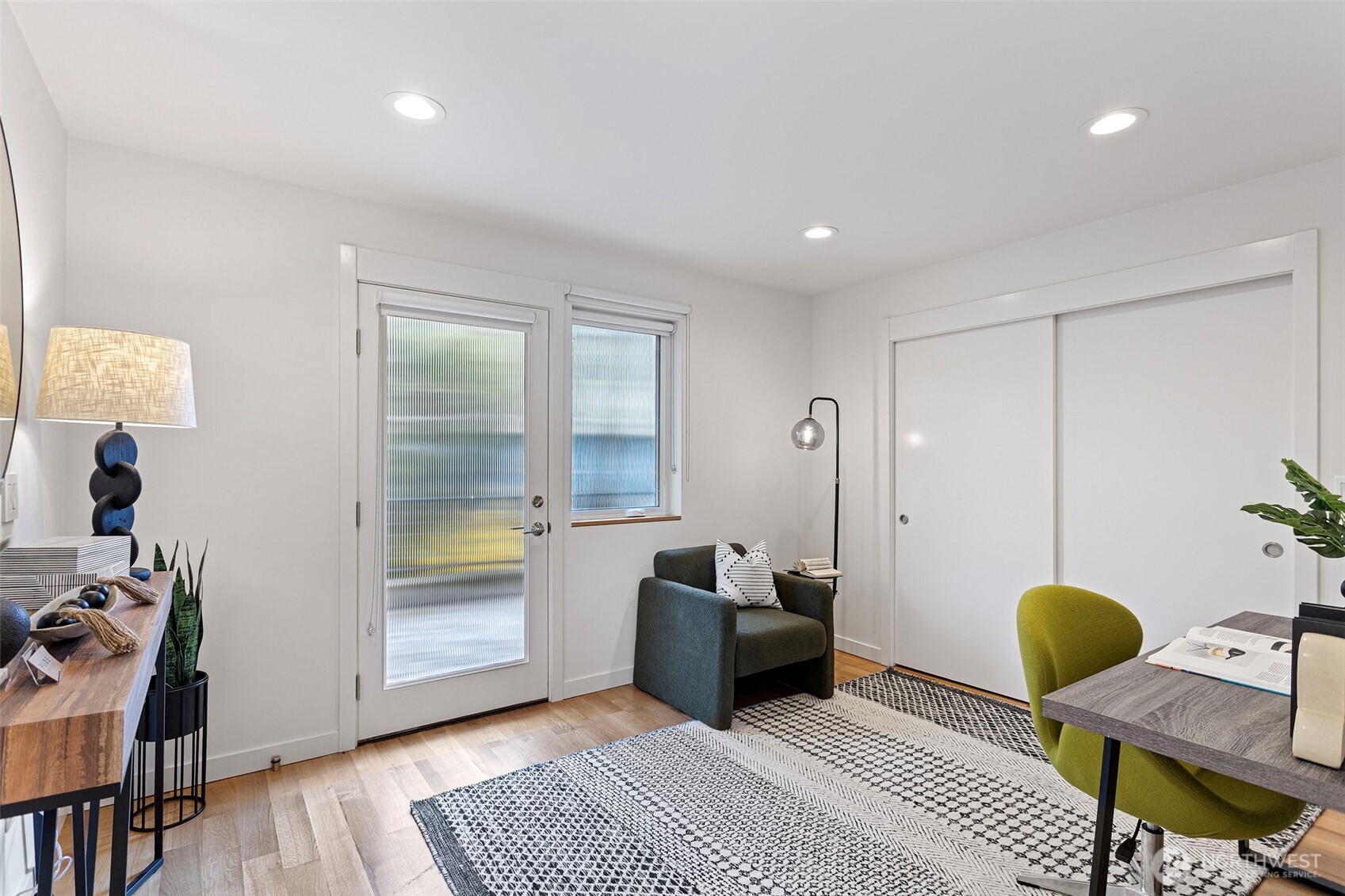 2314 Thorndyke Avenue W Unit: E