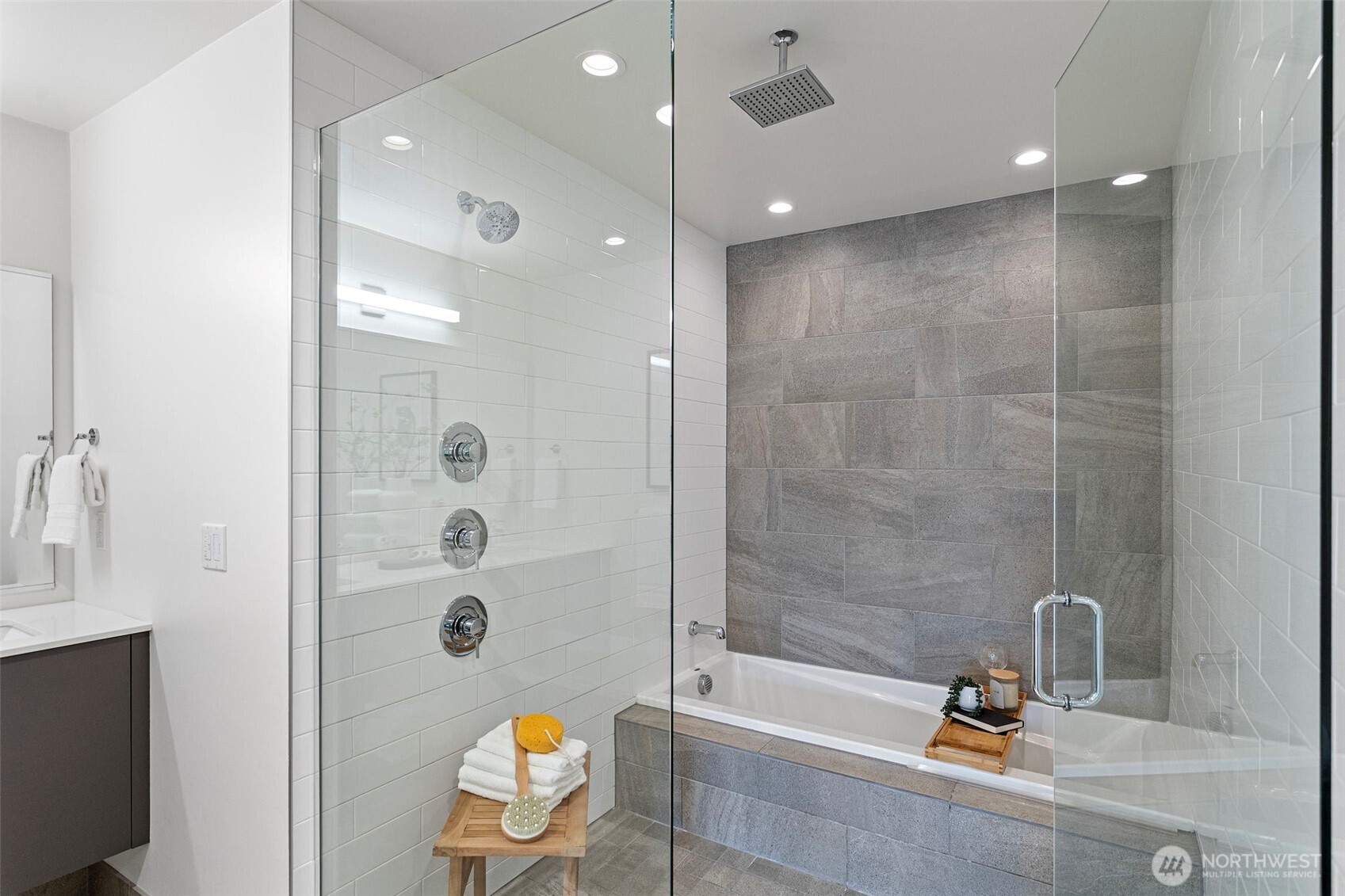 2314 Thorndyke Avenue W Unit: E