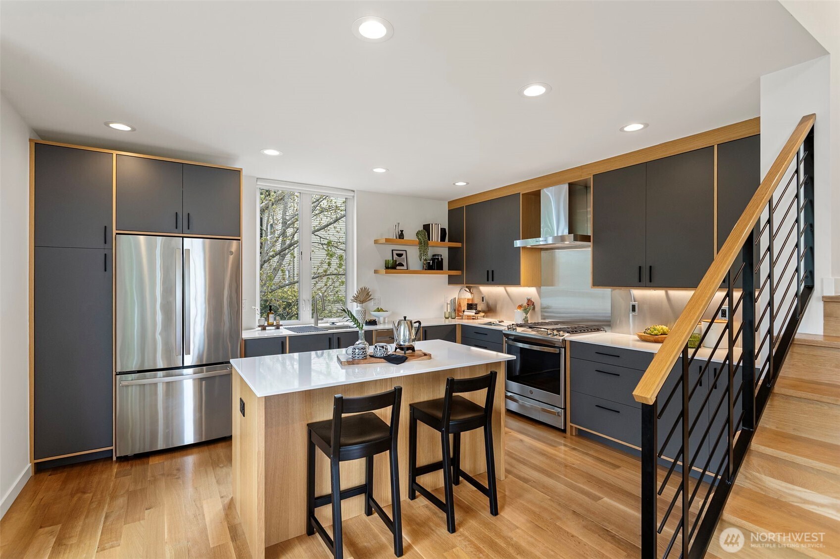 2314 Thorndyke Avenue W Unit: E
