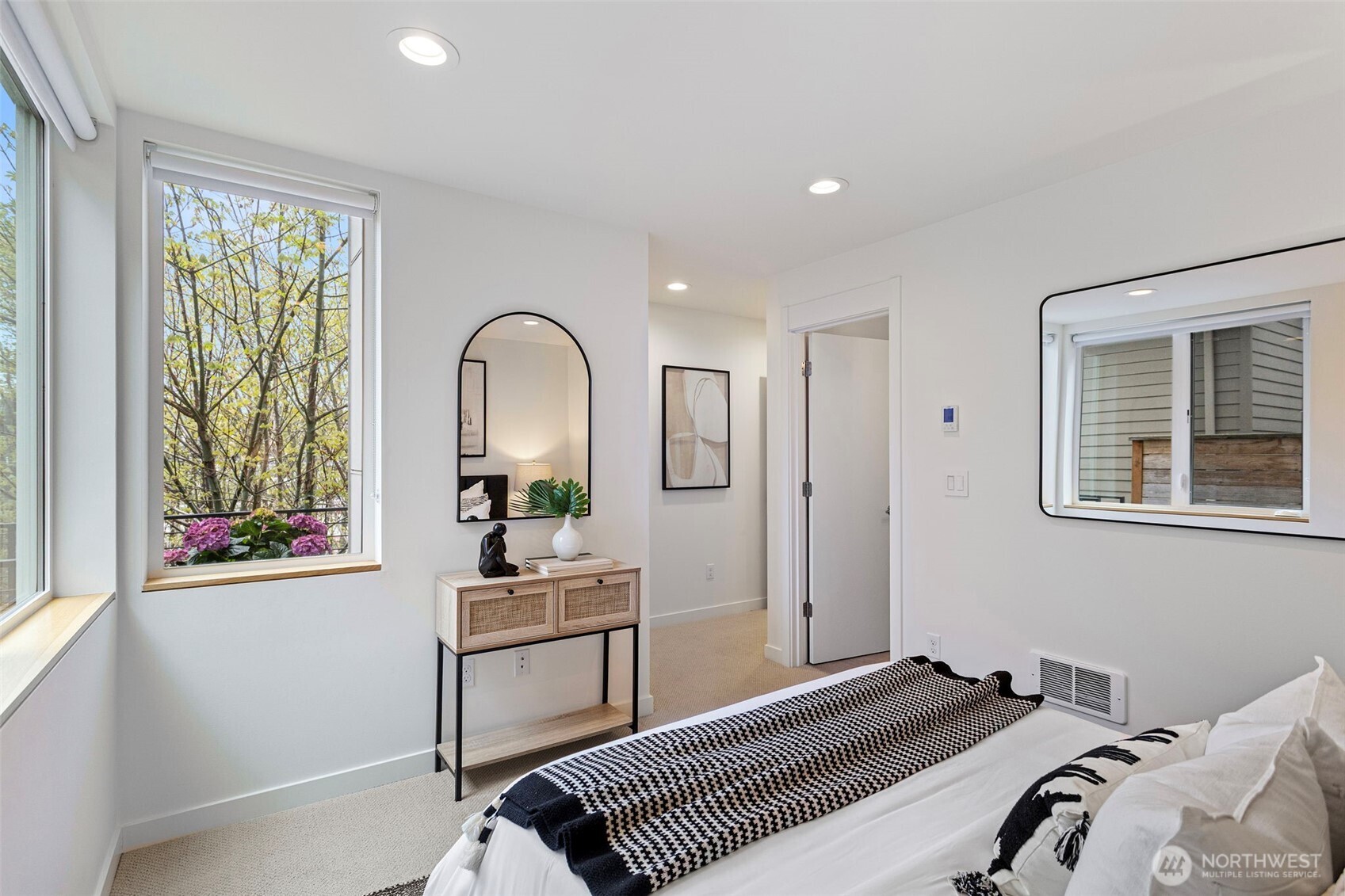 2314 Thorndyke Avenue W Unit: E