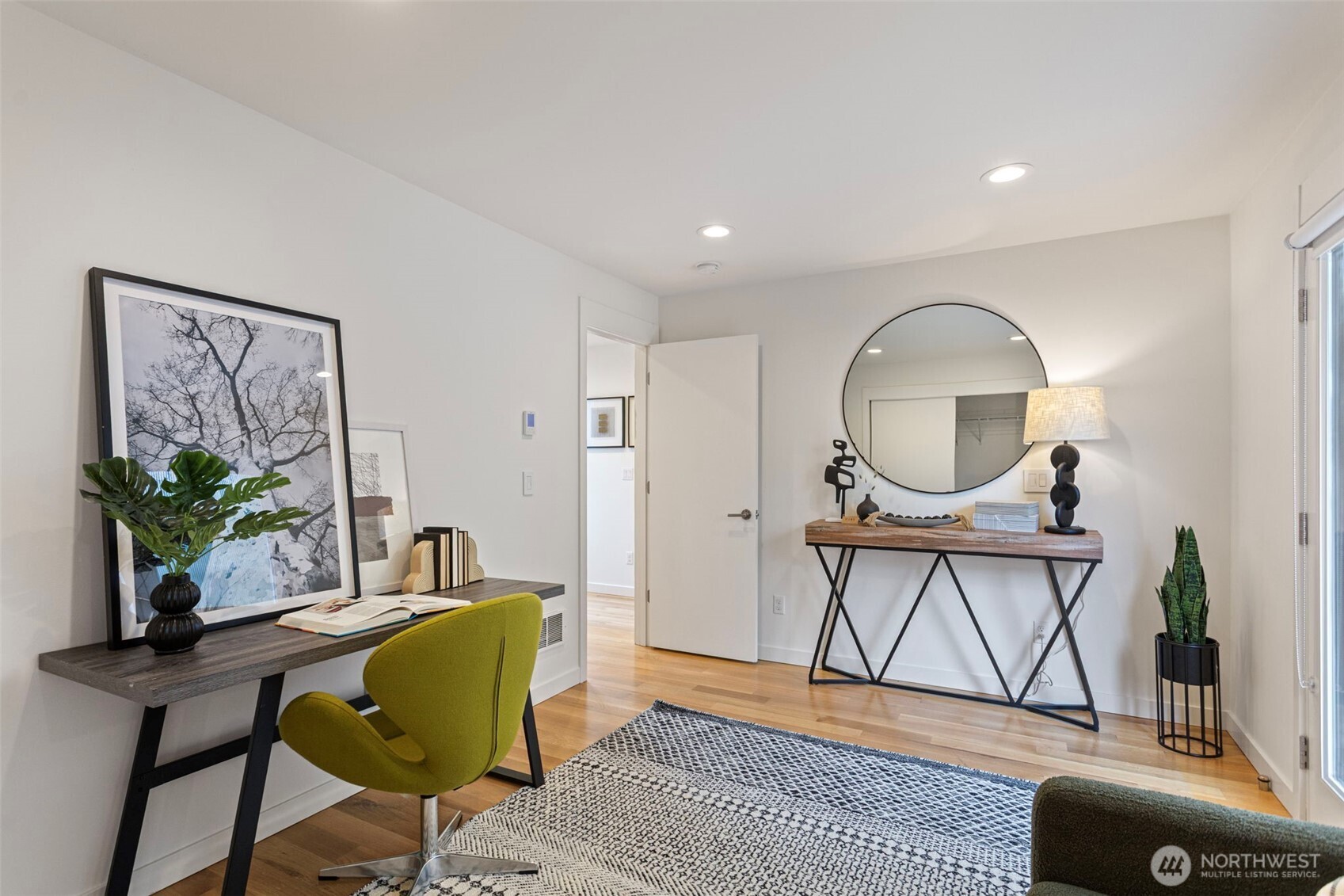 2314 Thorndyke Avenue W Unit: E