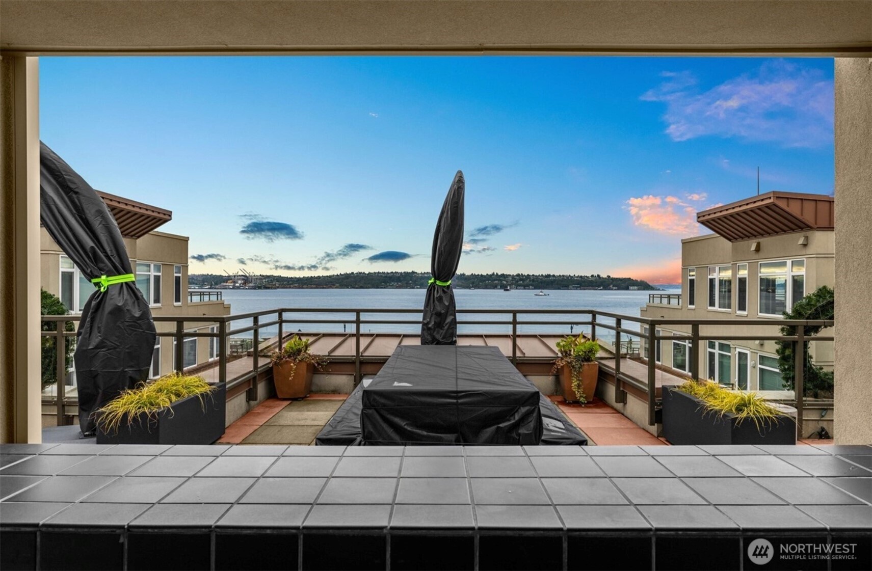 2000 Alaskan Way Unit: 453