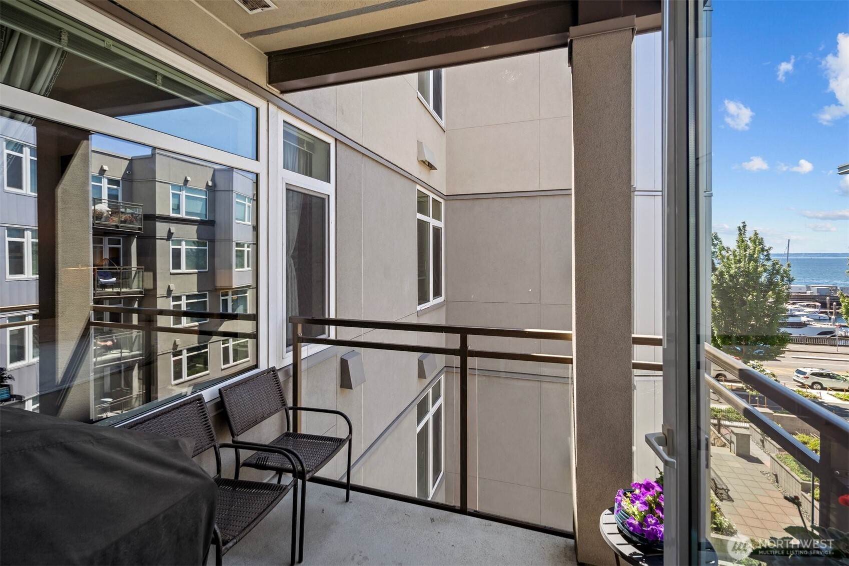 2000 Alaskan Way Unit: 453