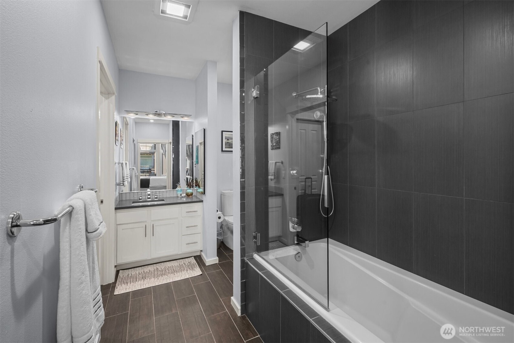 2000 Alaskan Way Unit: 453