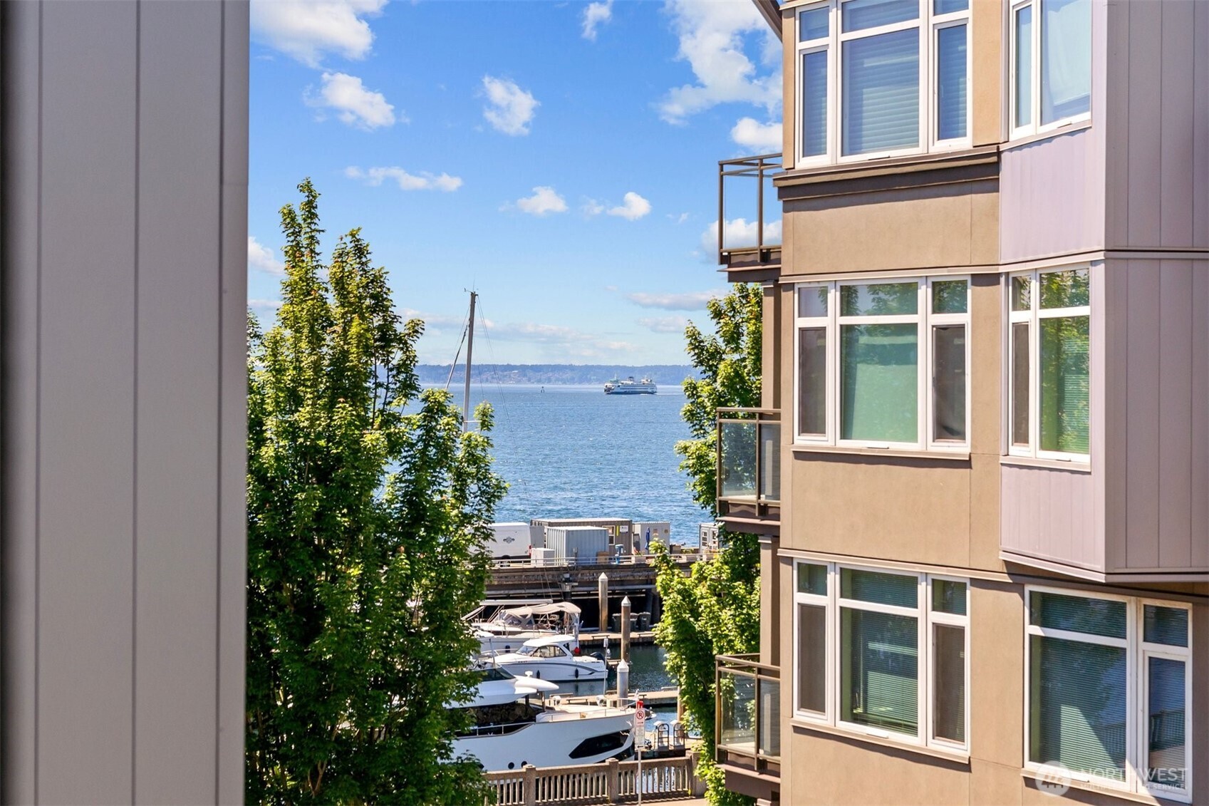 2000 Alaskan Way Unit: 453