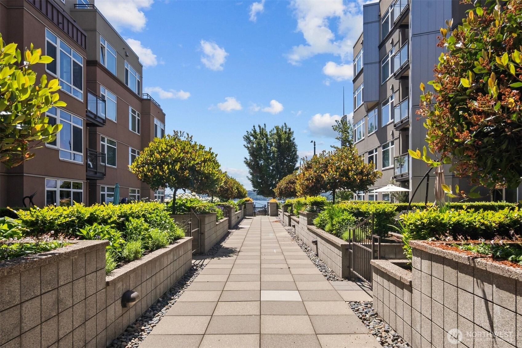 2000 Alaskan Way Unit: 453