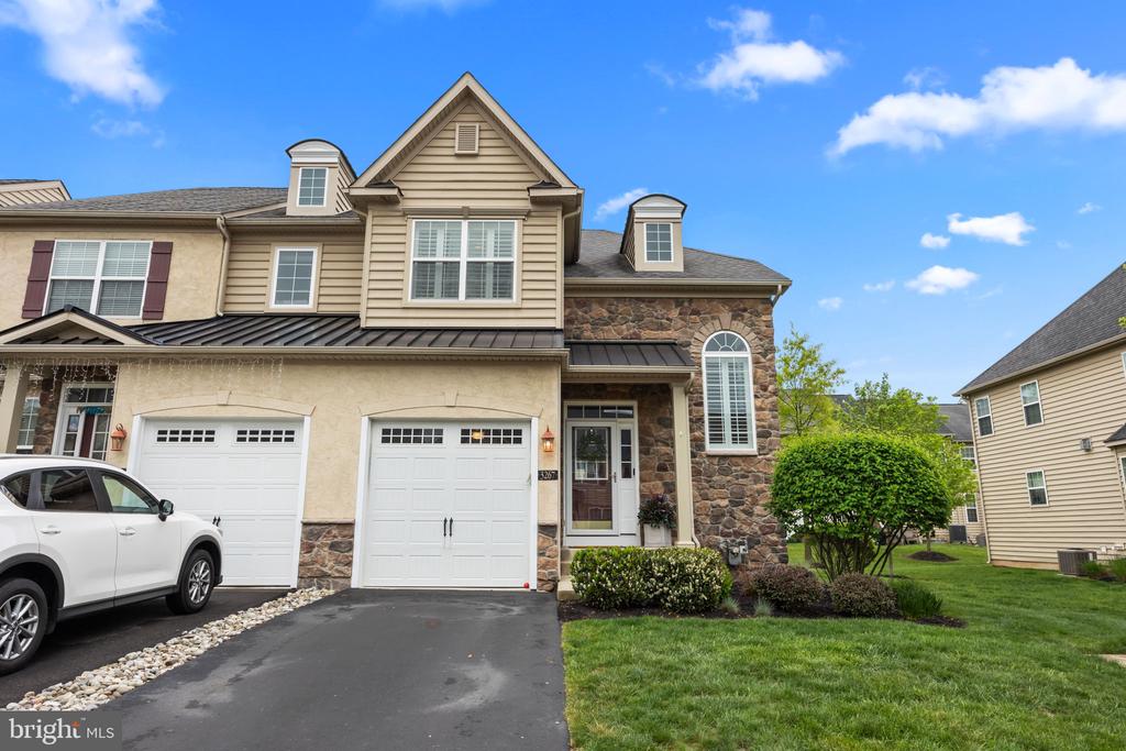 3267 BROOKSIDE DRIVE