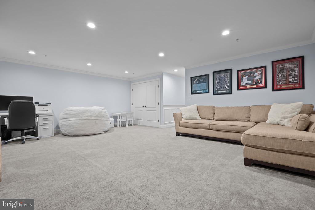 3267 BROOKSIDE DRIVE