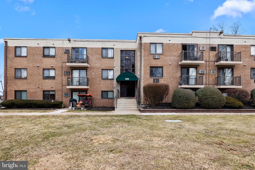 1575 W STREET ROAD Unit: 818