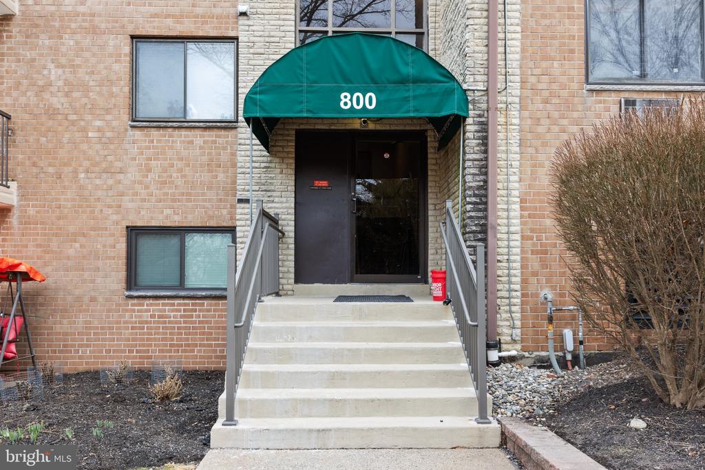1575 W STREET ROAD Unit: 818