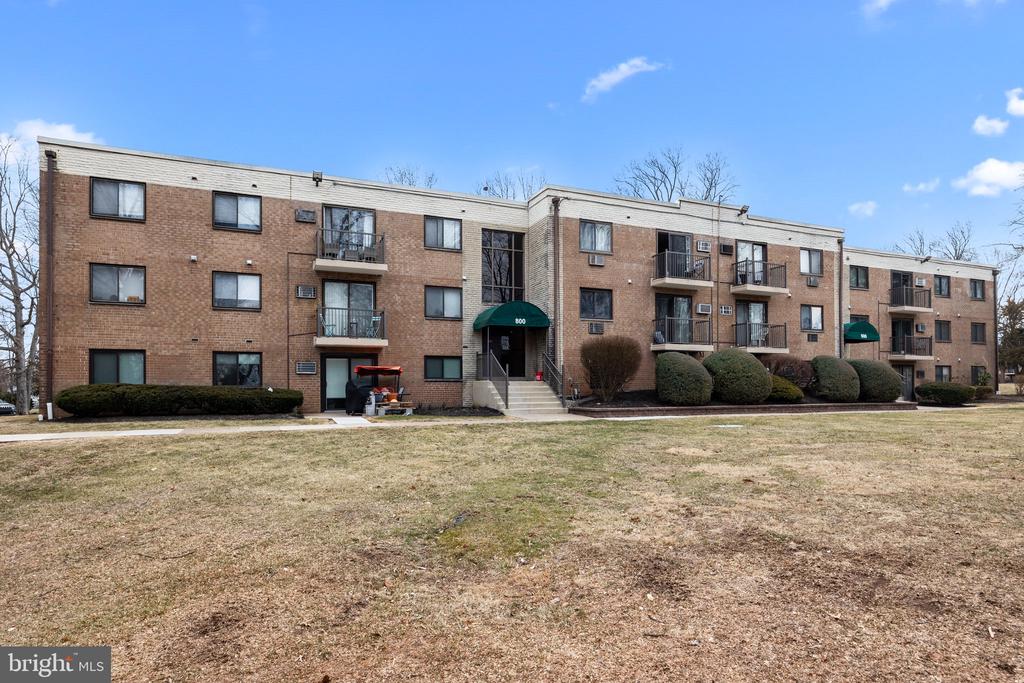 1575 W STREET ROAD Unit: 818