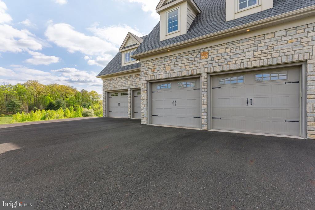 10 STONEBRIDGE CROSSING ROAD