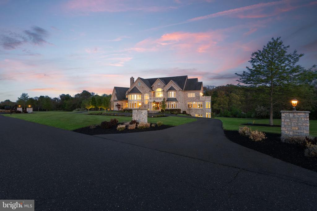 10 STONEBRIDGE CROSSING ROAD