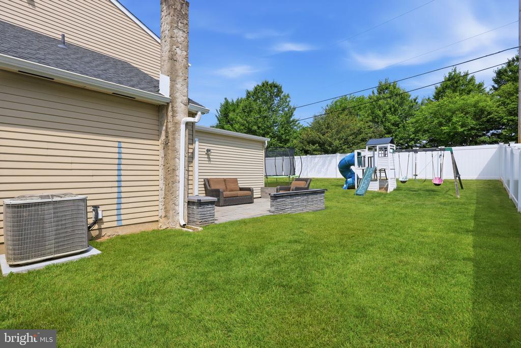 228 HAMPTON DRIVE