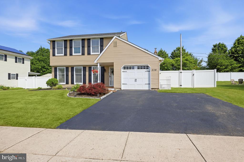 228 HAMPTON DRIVE