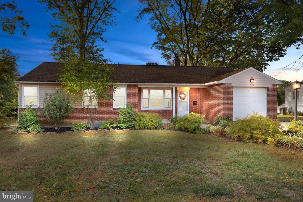 511 HEDGEROW LANE