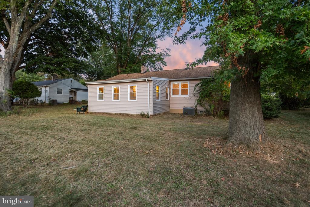 511 HEDGEROW LANE