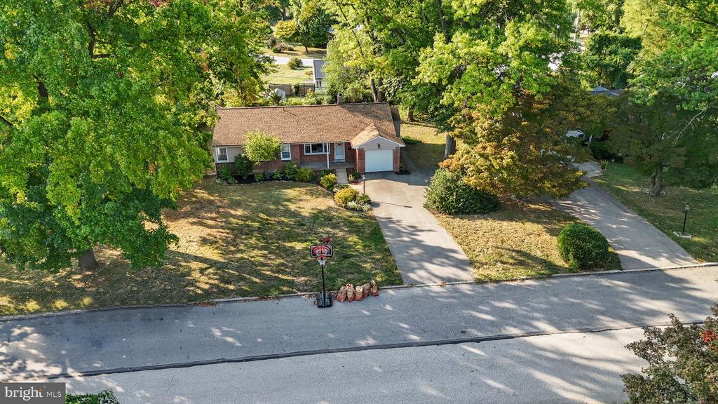 511 HEDGEROW LANE