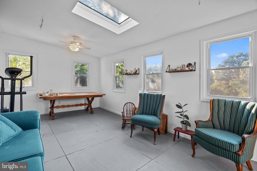 511 HEDGEROW LANE