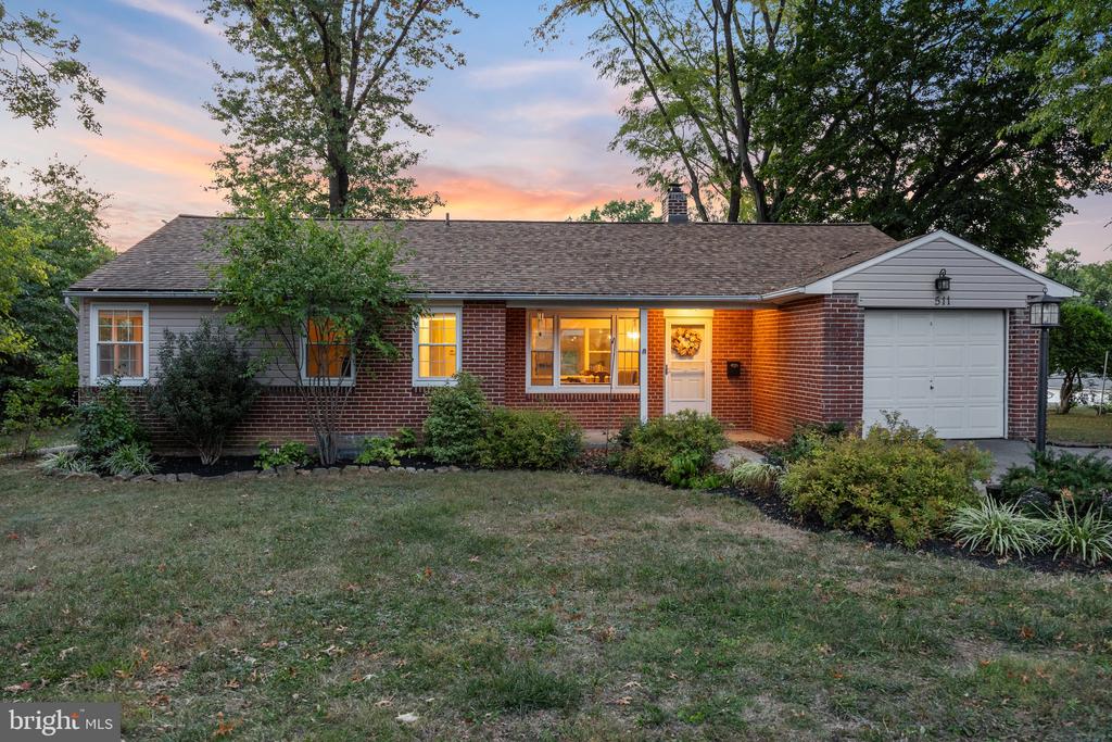 511 HEDGEROW LANE