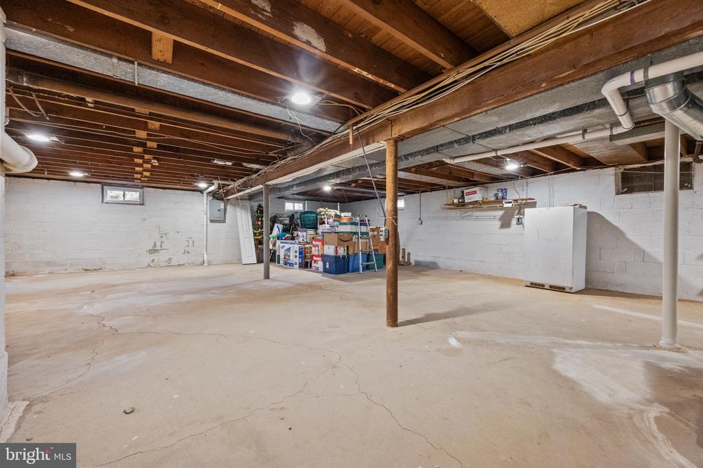 511 HEDGEROW LANE