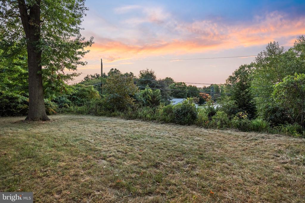 511 HEDGEROW LANE