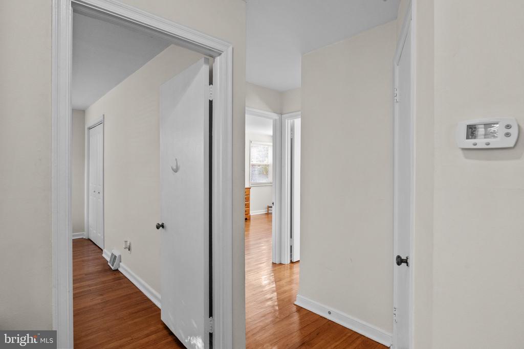 511 HEDGEROW LANE