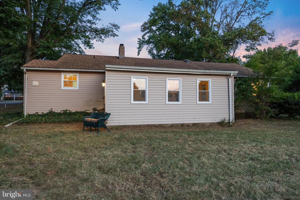 511 HEDGEROW LANE