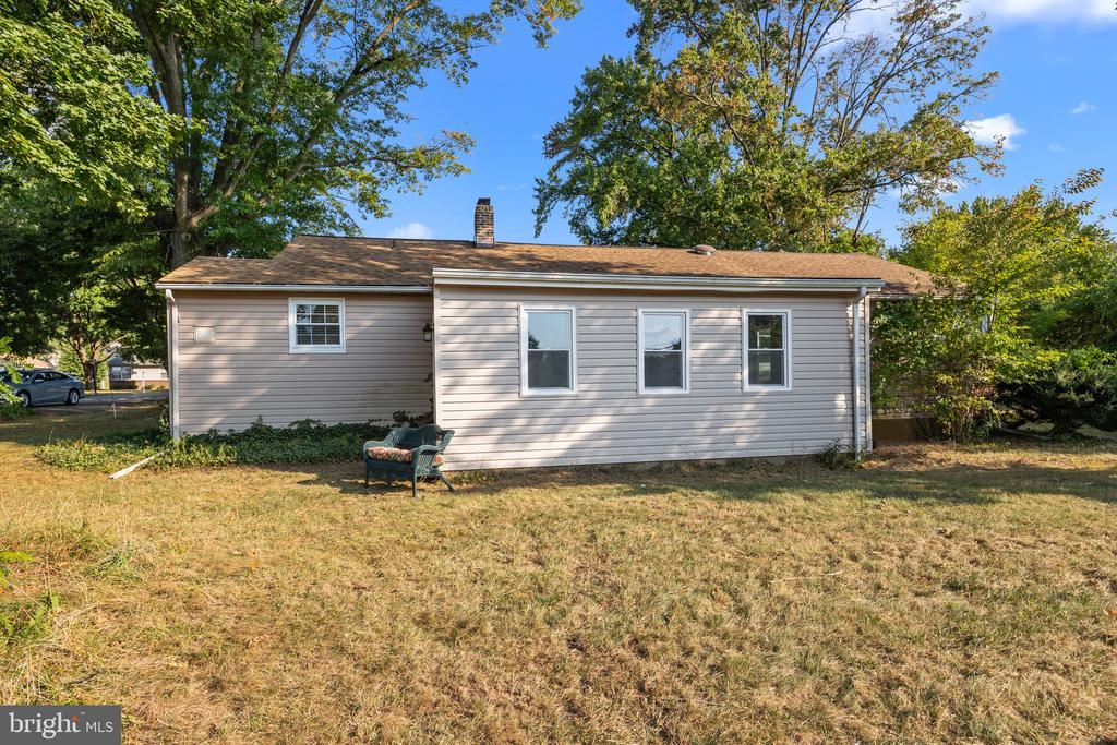 511 HEDGEROW LANE