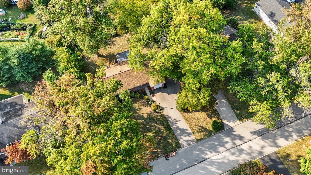 511 HEDGEROW LANE