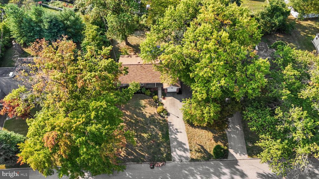 511 HEDGEROW LANE