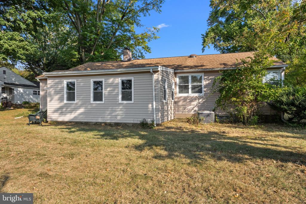 511 HEDGEROW LANE