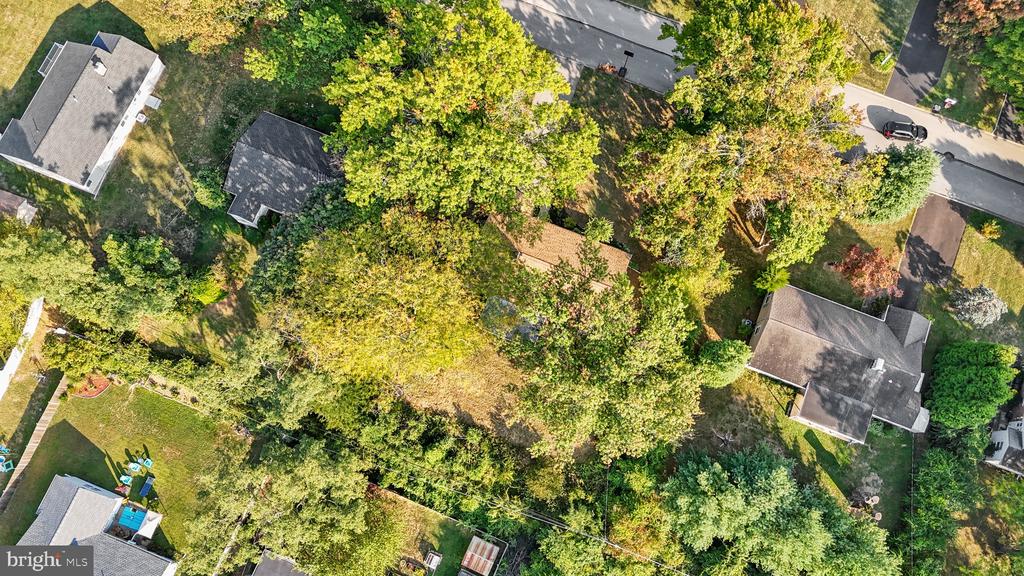 511 HEDGEROW LANE