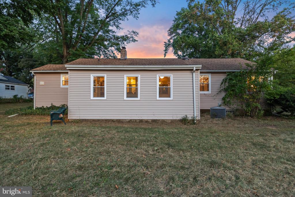 511 HEDGEROW LANE