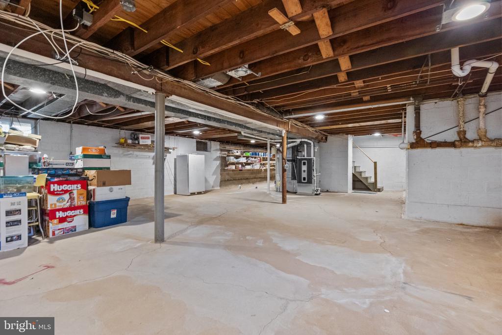 511 HEDGEROW LANE