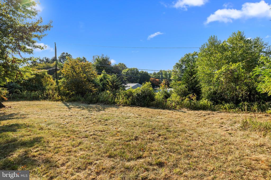 511 HEDGEROW LANE