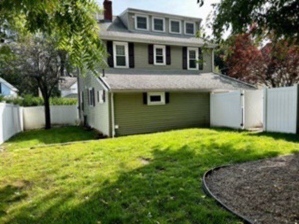 8 Hardy St