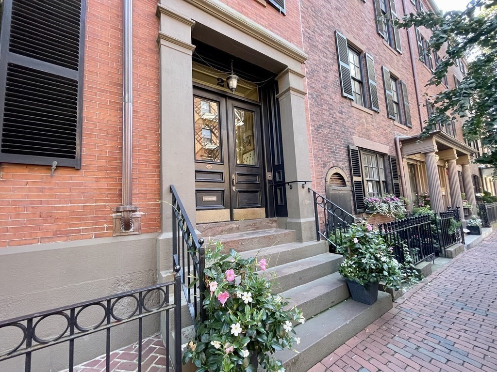 26 Mount Vernon St # 4F