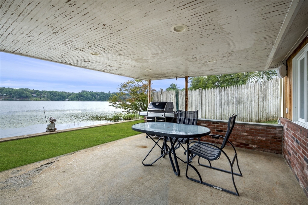 95 Lakeshore Ave