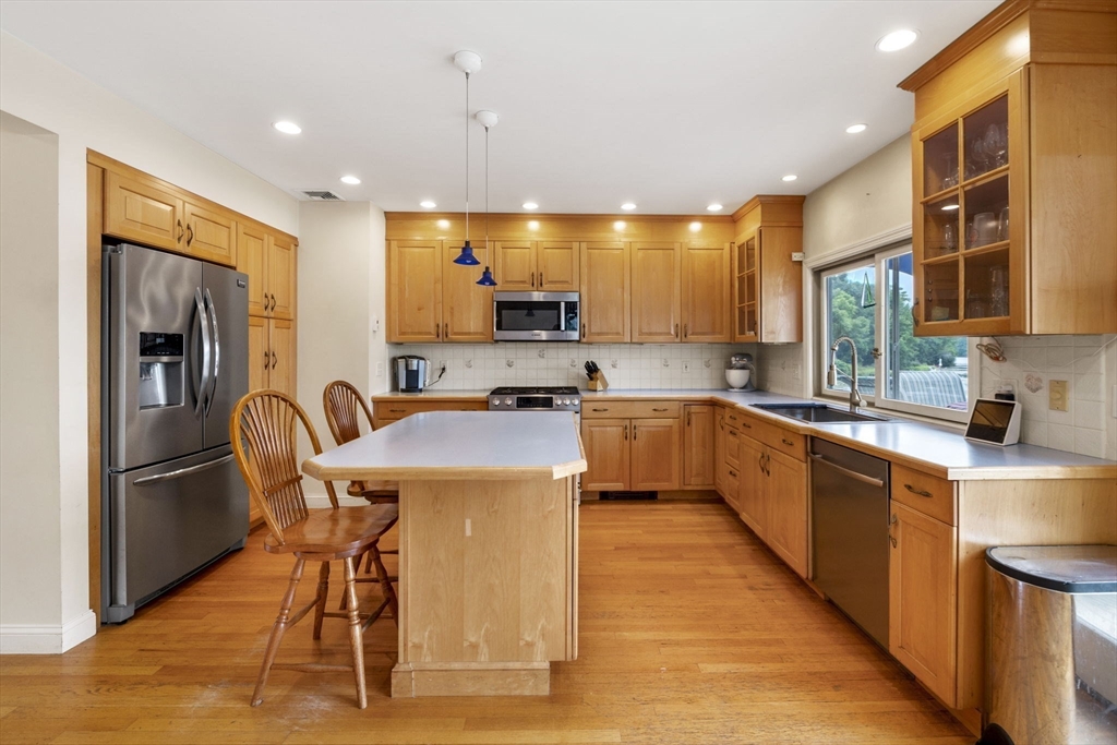 95 Lakeshore Ave