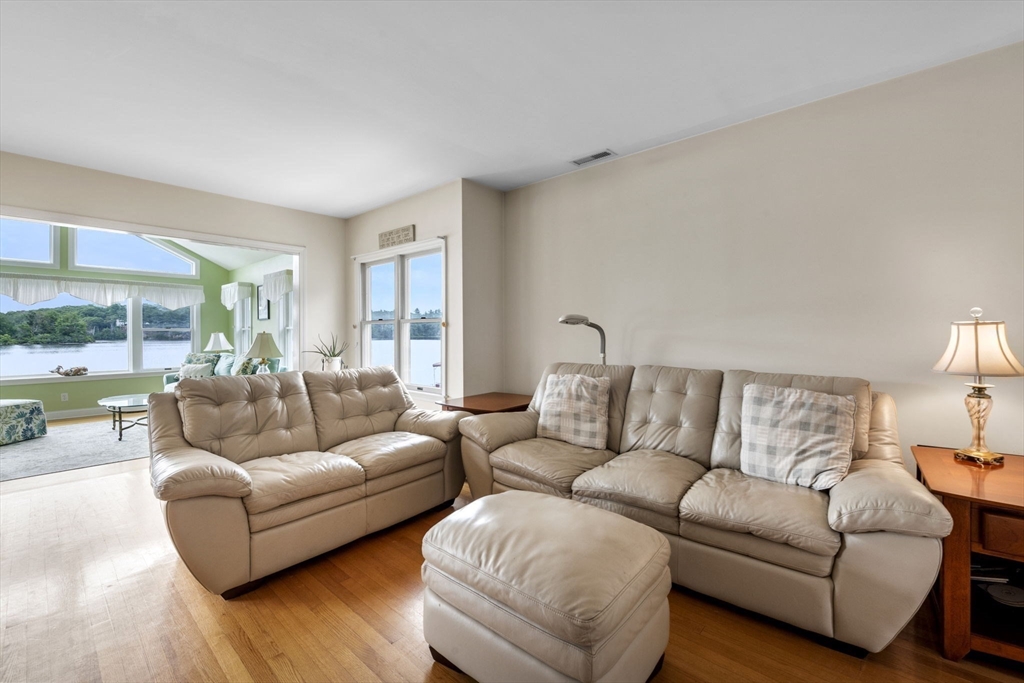 95 Lakeshore Ave