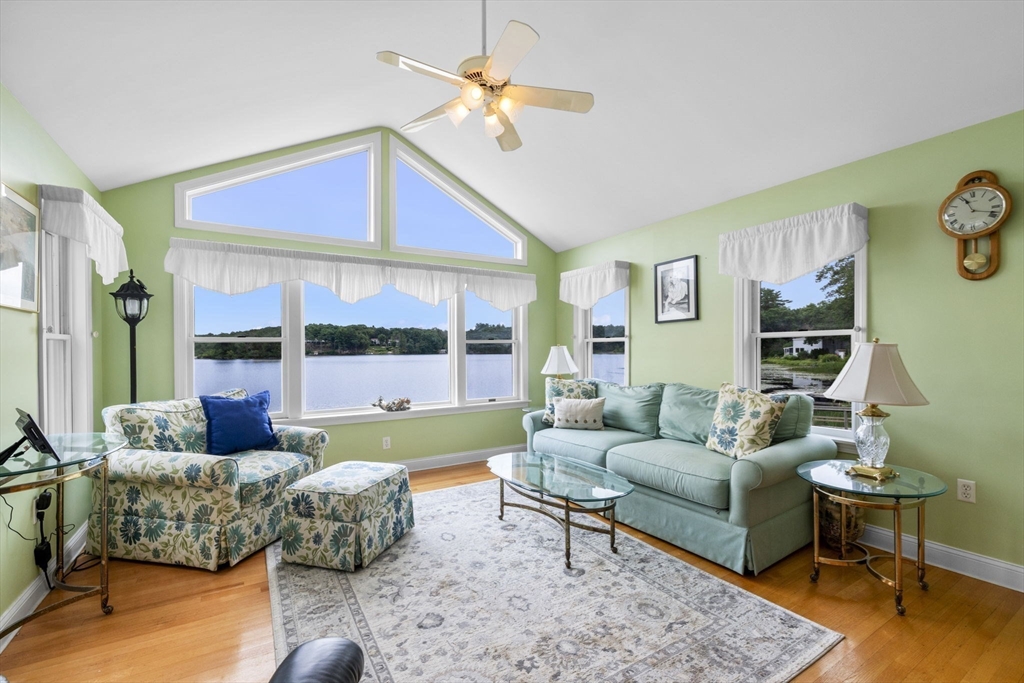 95 Lakeshore Ave